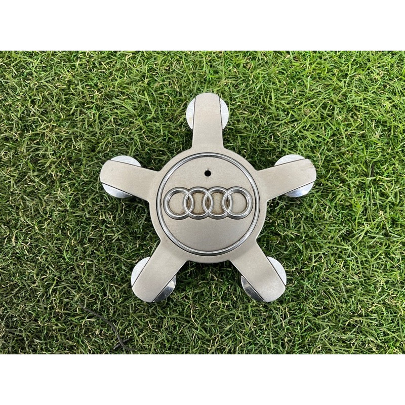 Колпачок колеса декоративный (аксессуары) AUDI Q5 8R 2012 3.2 CALB 8R0601165