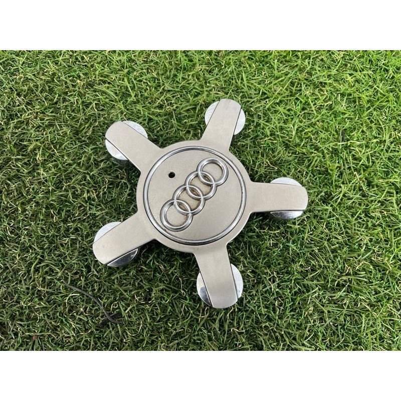 Колпачок колеса декоративный (аксессуары) AUDI Q5 8R 2012 3.2 CALB 8R0601165