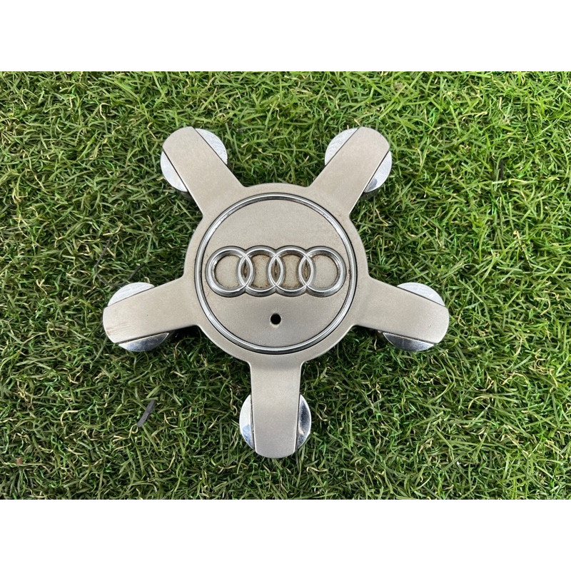 Колпачок колеса декоративный (аксессуары) AUDI Q5 8R 2012 3.2 CALB 8R0601165