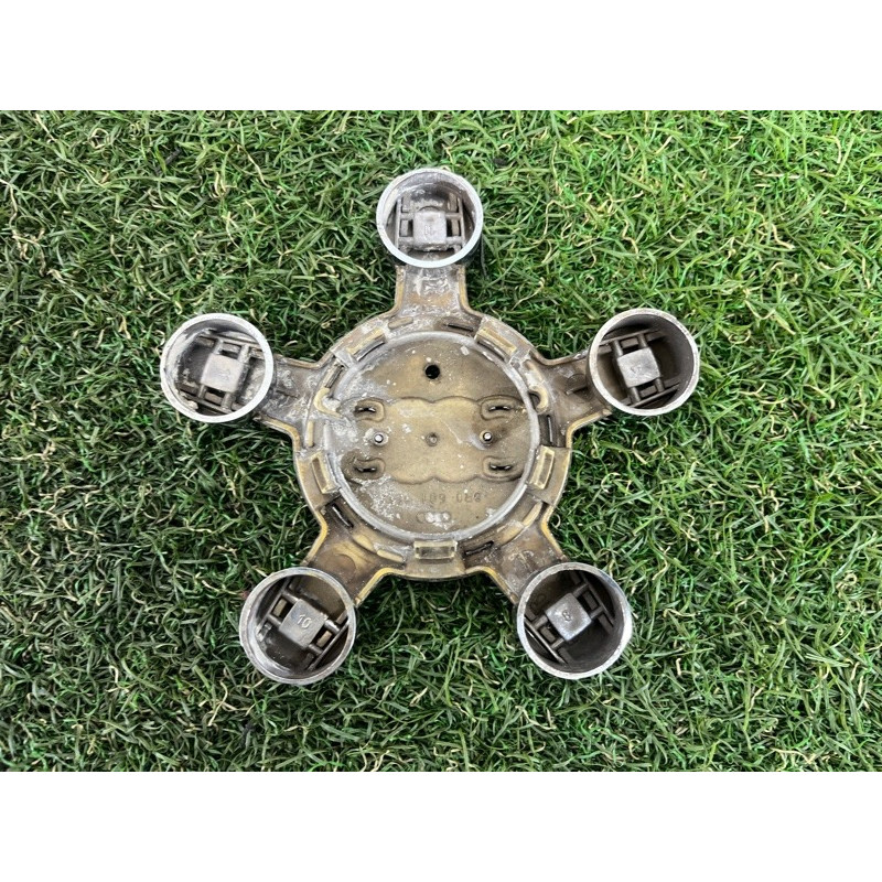 Колпачок колеса декоративный (аксессуары) AUDI Q5 8R 2012 3.2 CALB 8R0601165