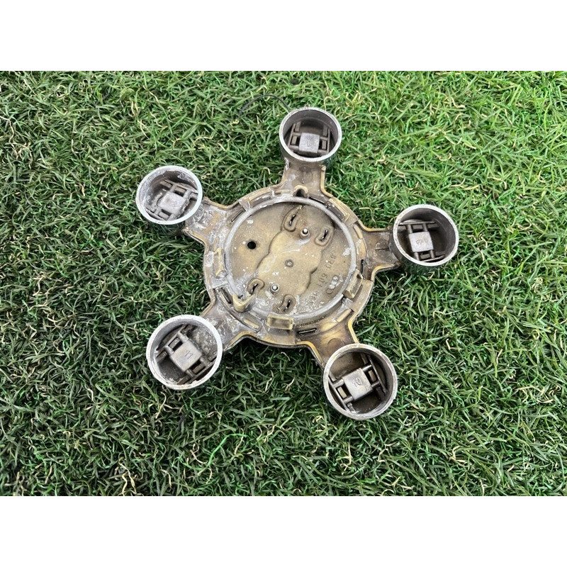 Колпачок колеса декоративный (аксессуары) AUDI Q5 8R 2012 3.2 CALB 8R0601165