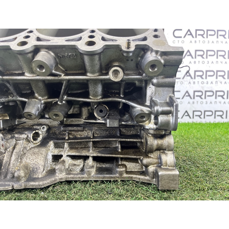 Блок цилиндров (двигатель и элементы) AUDI Q5 8R 2012 3.2 CALB 06E103023