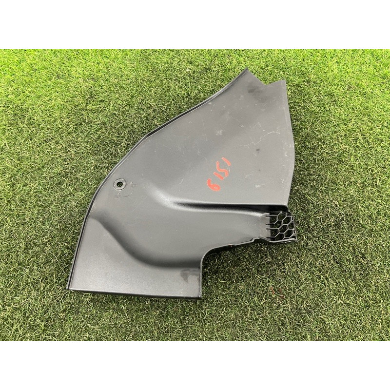 Накладка на жабо (кузов і елементи) BMW 5-series G30 2017 2.0 B46B20 51717388715