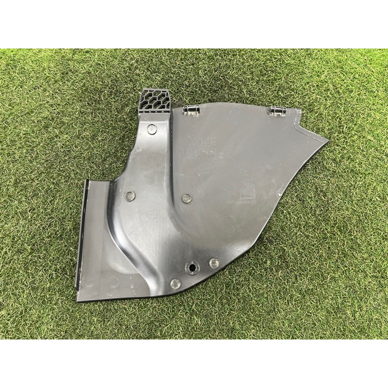 Накладка на жабо (кузов і елементи) BMW 5-series G30 2017 2.0 B46B20 51717388715