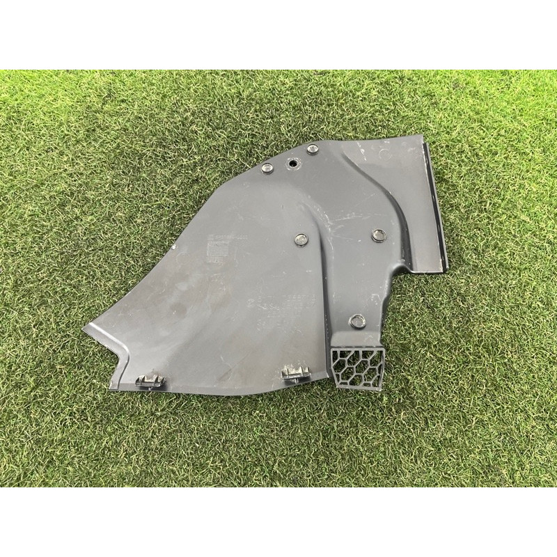 Накладка на жабо (кузов і елементи) BMW 5-series G30 2017 2.0 B46B20 51717388715