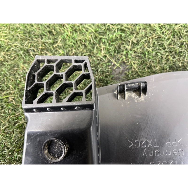 Накладка на жабо (кузов і елементи) BMW 5-series G30 2017 2.0 B46B20 51717388715