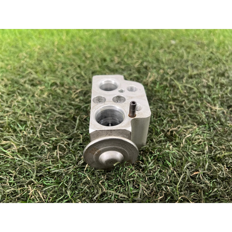 Клапан испарителя кондиционера (отопление и кондиционирование) Volkswagen Touareg II NF 2013 3.0 7P0820679A