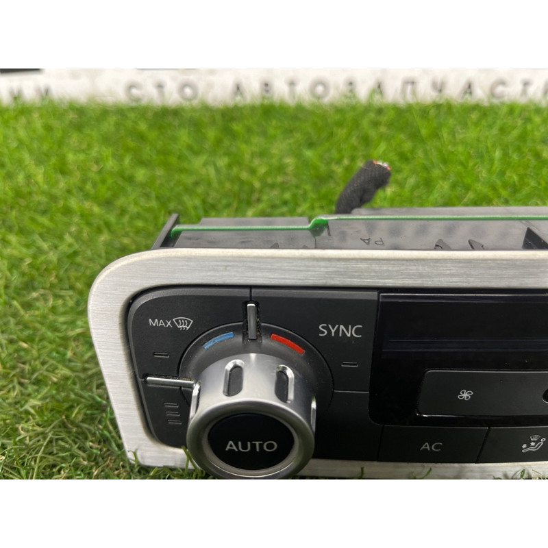 Блок управления климат-контролем (электрика / блок управления) Volkswagen Touareg II NF 2013 3.0 7P6907040BA