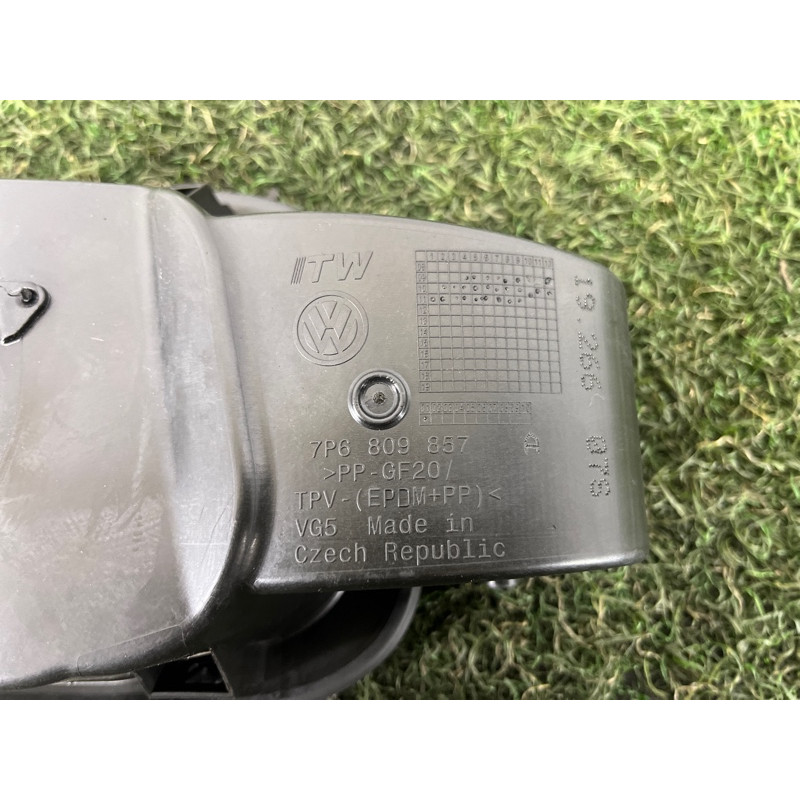 Кришка паливного бака (кузов і елементи) Volkswagen Touareg II NF 2013 3.0 7P6809857A