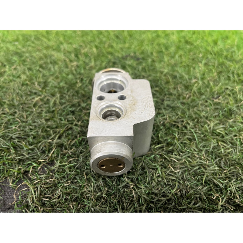 Клапан испарителя кондиционера (отопление и кондиционирование) Volkswagen Amarok 2H 2012 2.0 7L0820679D