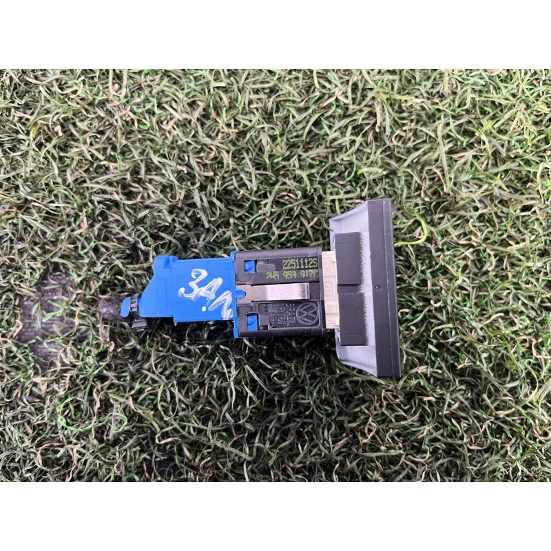 Кнопка освещения багажного отсека (электрика / кнопки) Volkswagen Amarok 2H 2012 2.0 2H5959917CREH