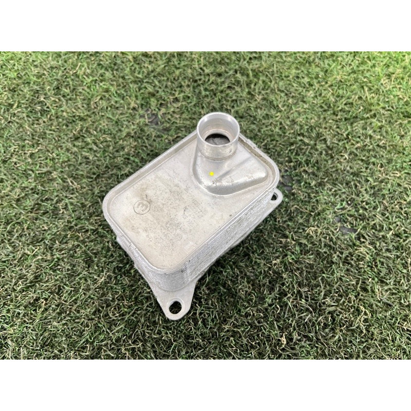 Теплообменник масляного фильтра (двигатель и элементы) AUDI A3 8V 2015 1.8 06L117021G