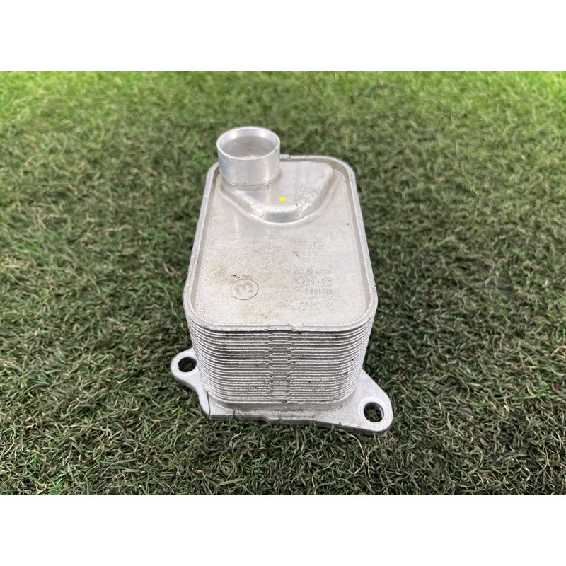 Теплообменник масляного фильтра (двигатель и элементы) AUDI A3 8V 2015 1.8 06L117021G