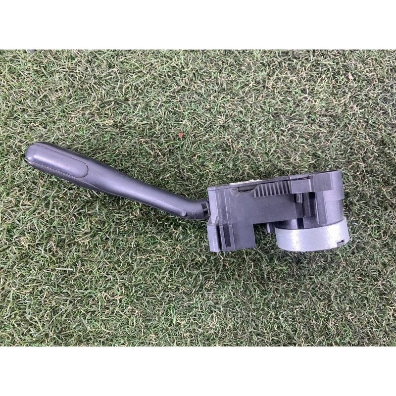 Переключатель поворотов (электрика) Volkswagen Passat B5 2000 2.5 8l0953513g