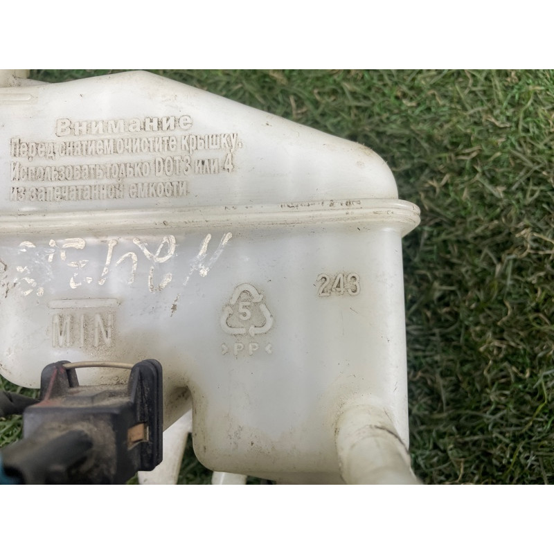 Бачок гальмівної рідини (гальмівна система) KIA Optima TF 2013 2.4 585112T100