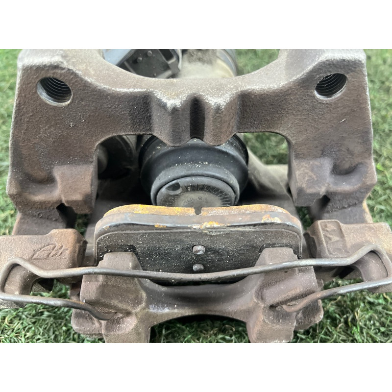 Суппорт тормозной (тормозная система) AUDI A3 8V 2015 1.8 8V0615423