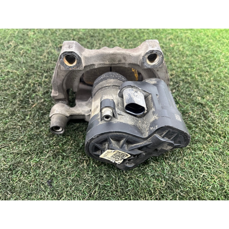 Суппорт тормозной (тормозная система) AUDI A3 8V 2015 1.8 8V0615423