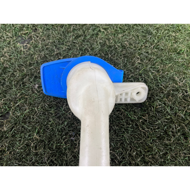 Горловина бачка омывателя (кузов и элементы) Volkswagen Amarok 2H 2012 2.0 2H0955463