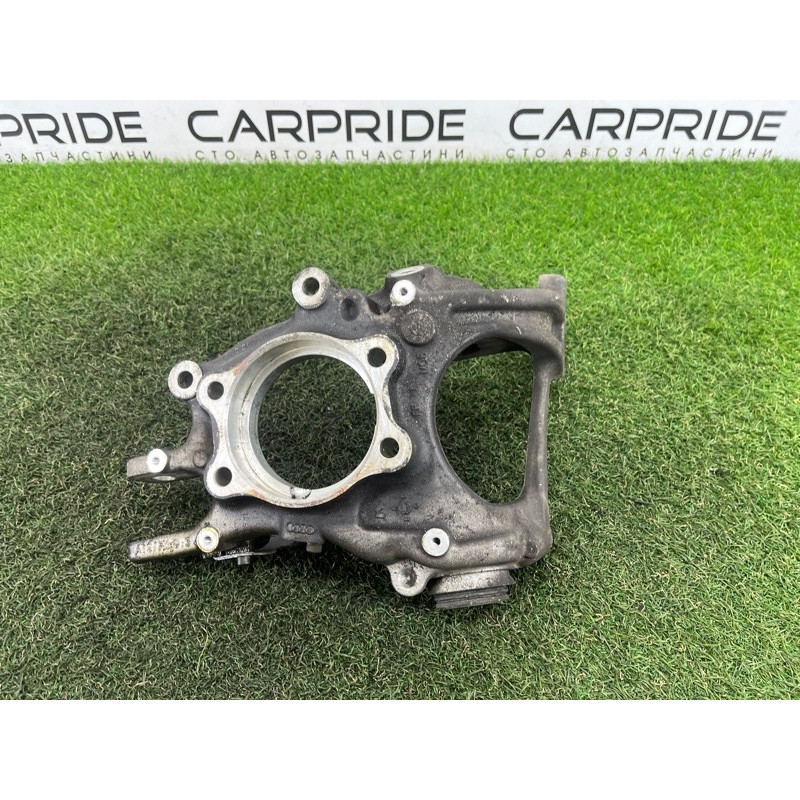 Цапфа подвески (подвеска) AUDI Q5 8R 2012 3.2 CALB 8R0505432F