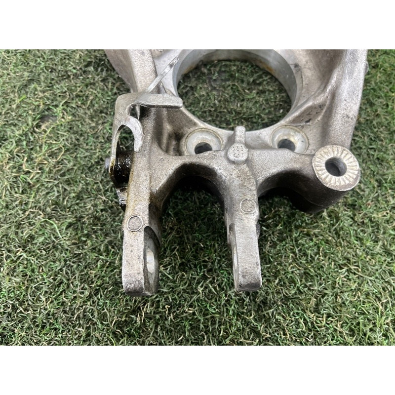 Цапфа подвески (подвеска) AUDI Q5 8R 2012 3.2 CALB 8R0505432F