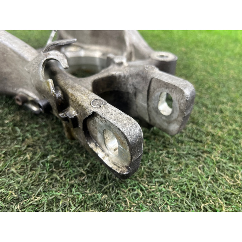 Цапфа подвески (подвеска) AUDI Q5 8R 2012 3.2 CALB 8R0505432F