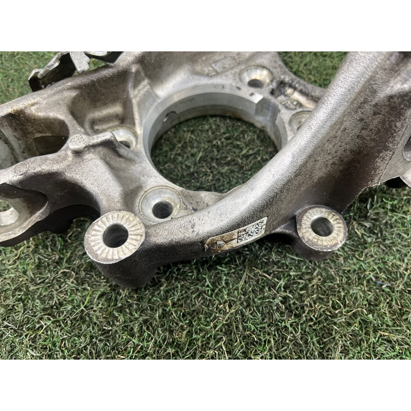 Цапфа подвески (подвеска) AUDI Q5 8R 2012 3.2 CALB 8R0505432F