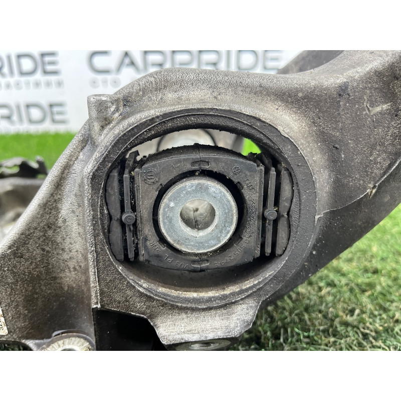 Цапфа подвески (подвеска) AUDI Q5 8R 2012 3.2 CALB 8R0505432F