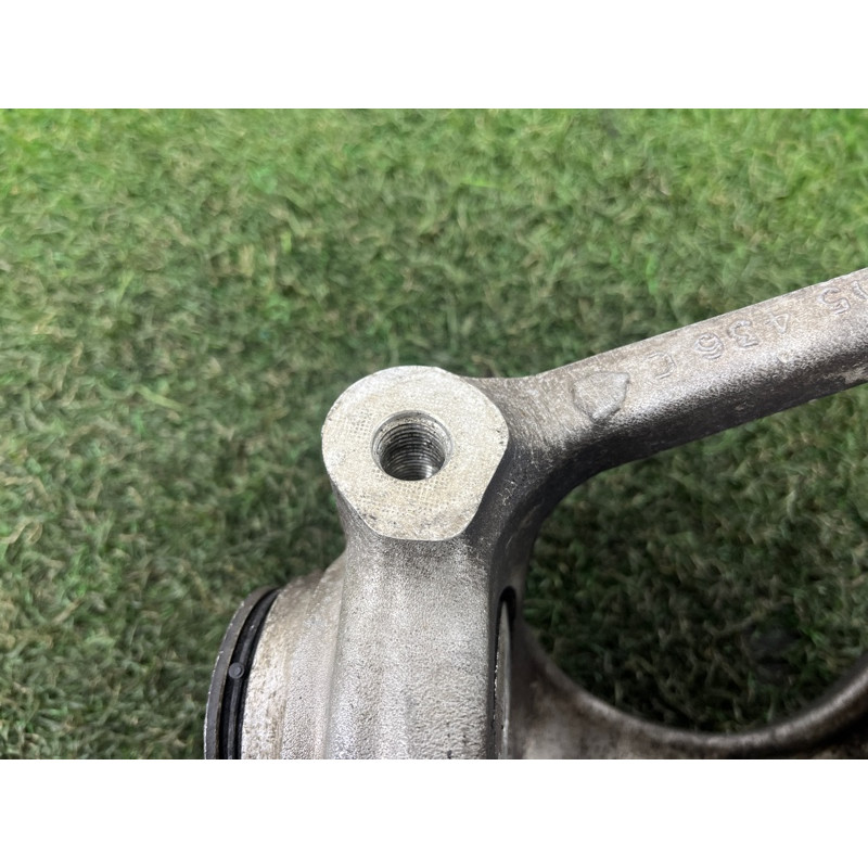 Цапфа подвески (подвеска) AUDI Q5 8R 2012 3.2 CALB 8R0505432F