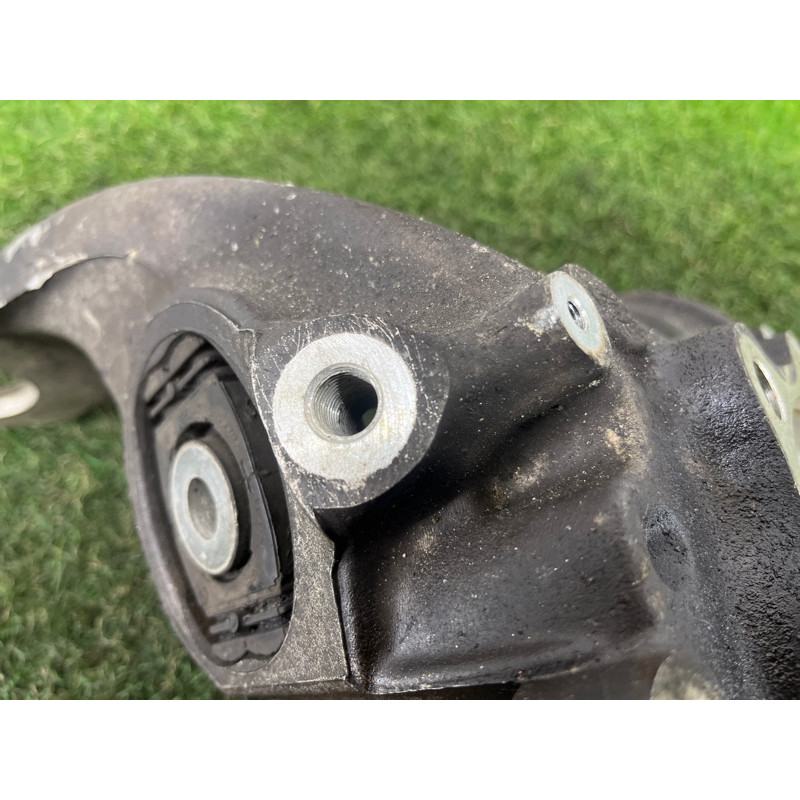 Цапфа подвески (подвеска) AUDI Q5 8R 2012 3.2 CALB 8R0505432F