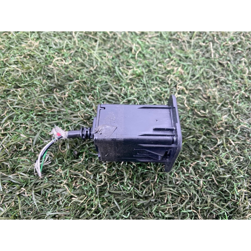 Разьем USB (электрика) Jeep Cherokee KL 2014 3.2 68225325AA