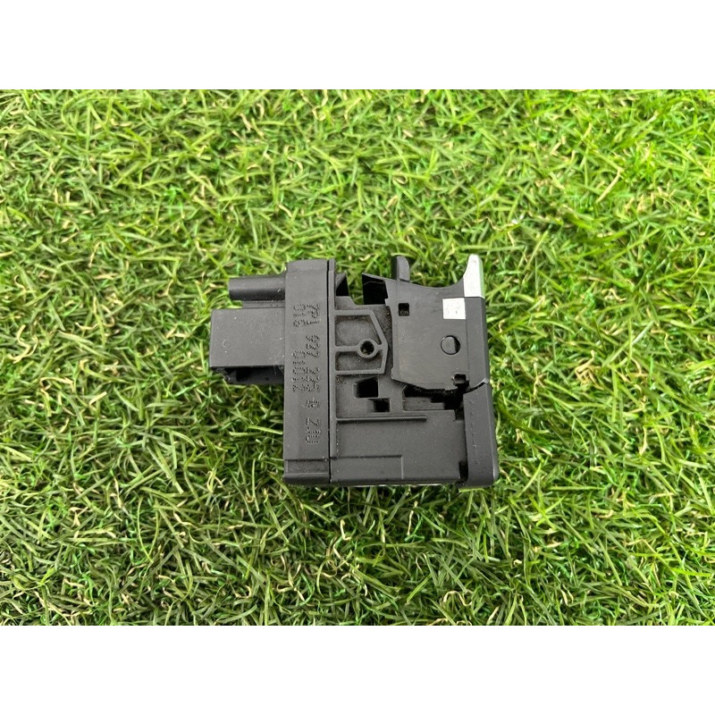 Кнопка стояночного тормоза (электрика / кнопки) Volkswagen Touareg NF 2012 3.6 7P1927225BZJU