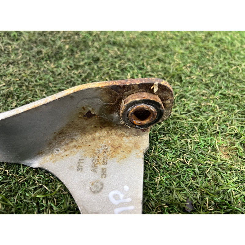 Петля багажника (кузов и элементы) Volkswagen Amarok 2H 2012 2.0 2H5829642C