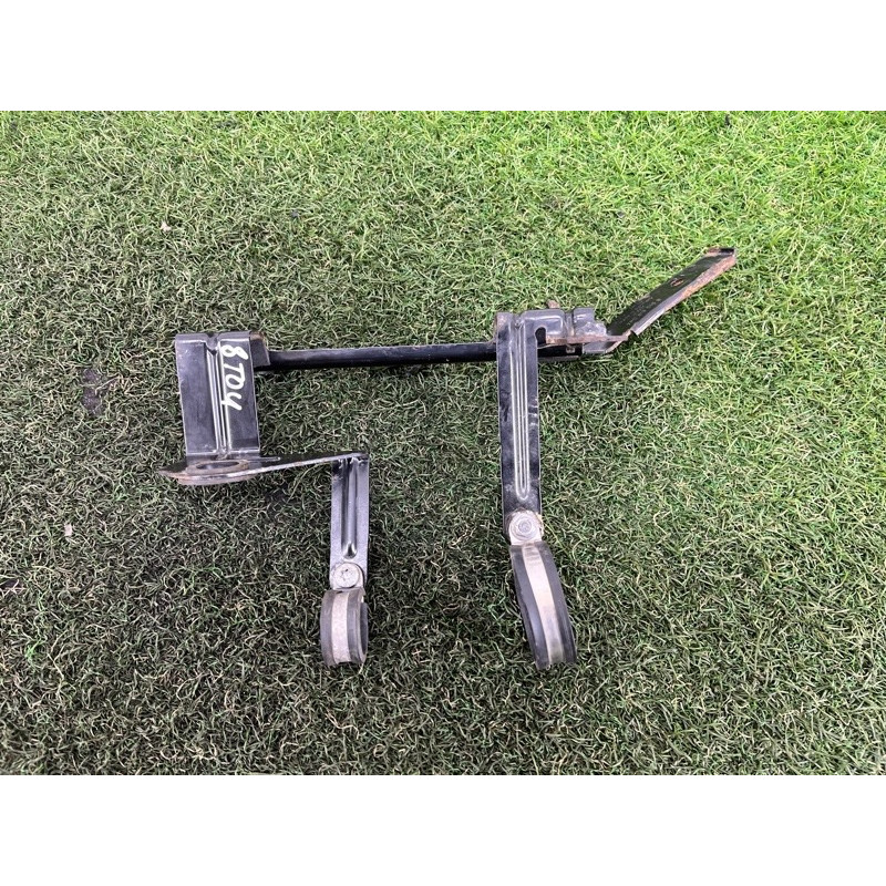 Кронштейн дополнительного насоса ОЖ (кронштейны двигателя) Volkswagen Touareg II NF 2013 3.0 7P0819545B