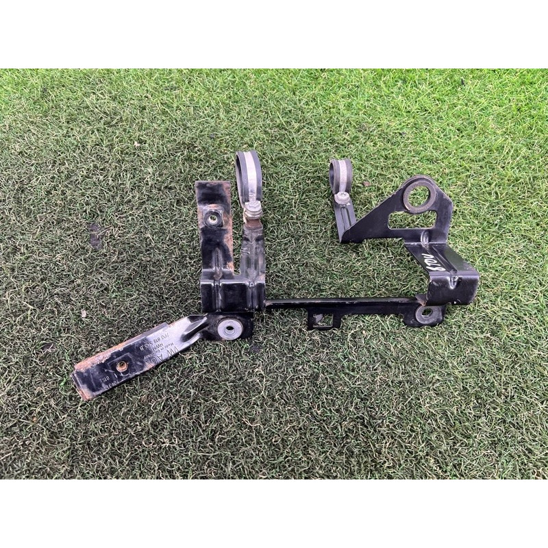 Кронштейн дополнительного насоса ОЖ (кронштейны двигателя) Volkswagen Touareg II NF 2013 3.0 7P0819545B