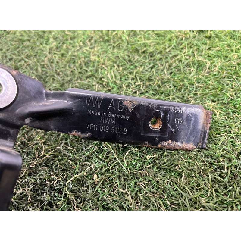 Кронштейн дополнительного насоса ОЖ (кронштейны двигателя) Volkswagen Touareg II NF 2013 3.0 7P0819545B