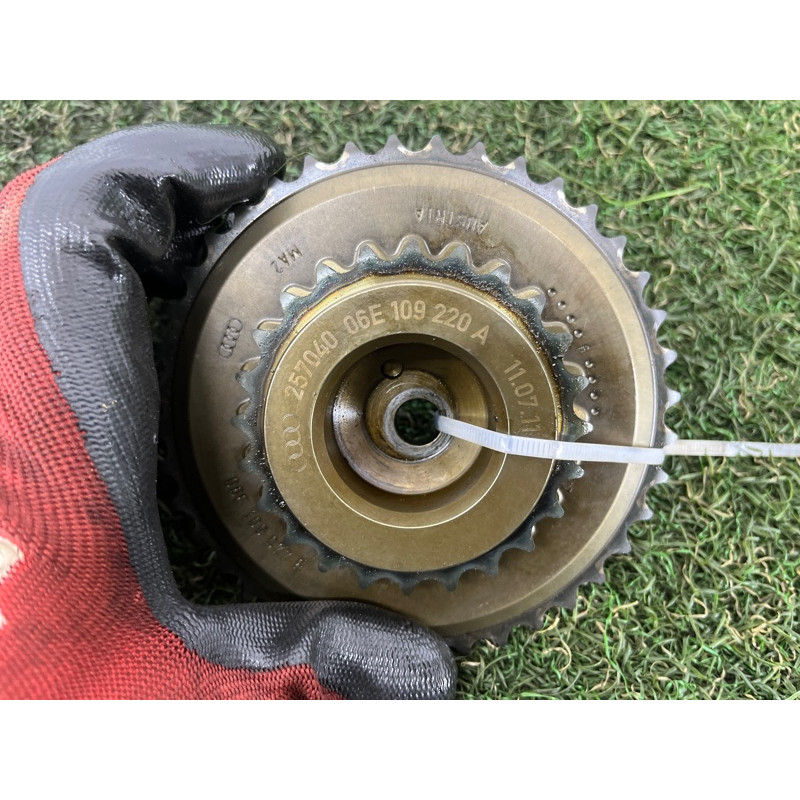 Звезда цепи ГРМ (двигатель и элементы) AUDI Q5 8R 2012 3.2 CALB 06E109077E