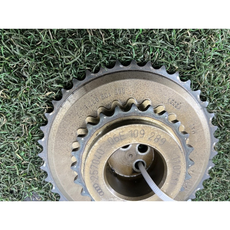 Звезда цепи ГРМ (двигатель и элементы) AUDI Q5 8R 2012 3.2 CALB 06E109077E