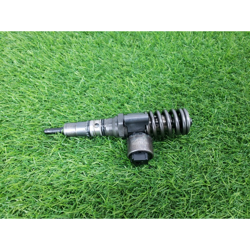 Форсунка топливная (топливная система) Volkswagen Golf 1K 2004 2.0 BKD 03G130073B