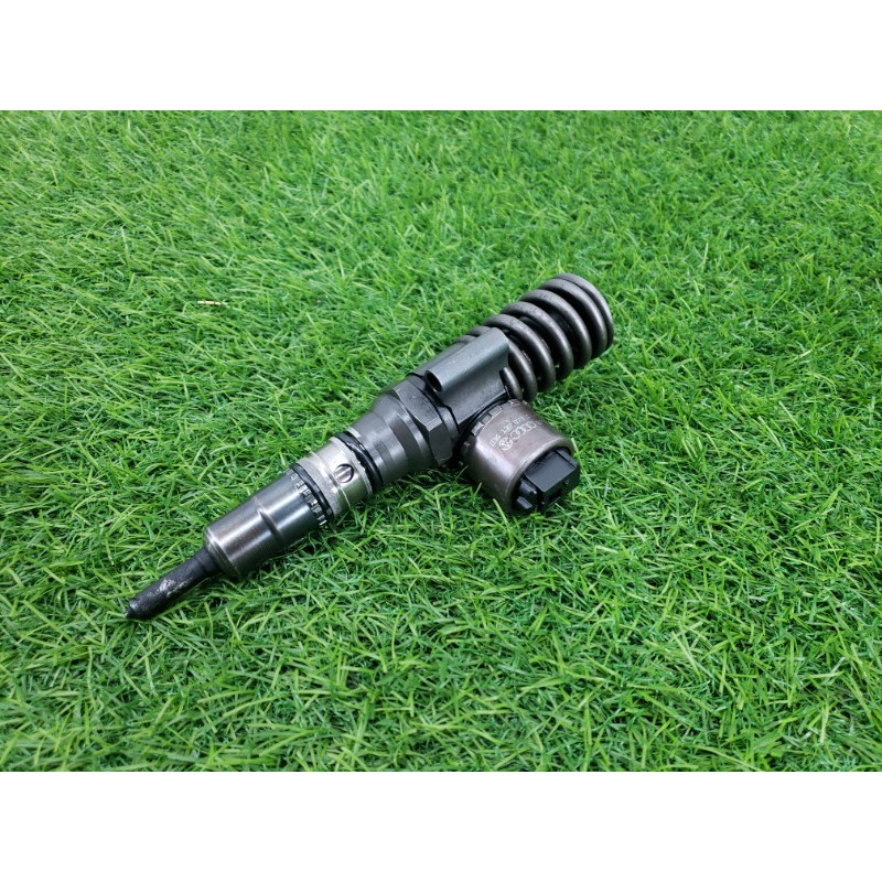 Форсунка топливная (топливная система) Volkswagen Golf 1K 2004 2.0 BKD 03G130073B