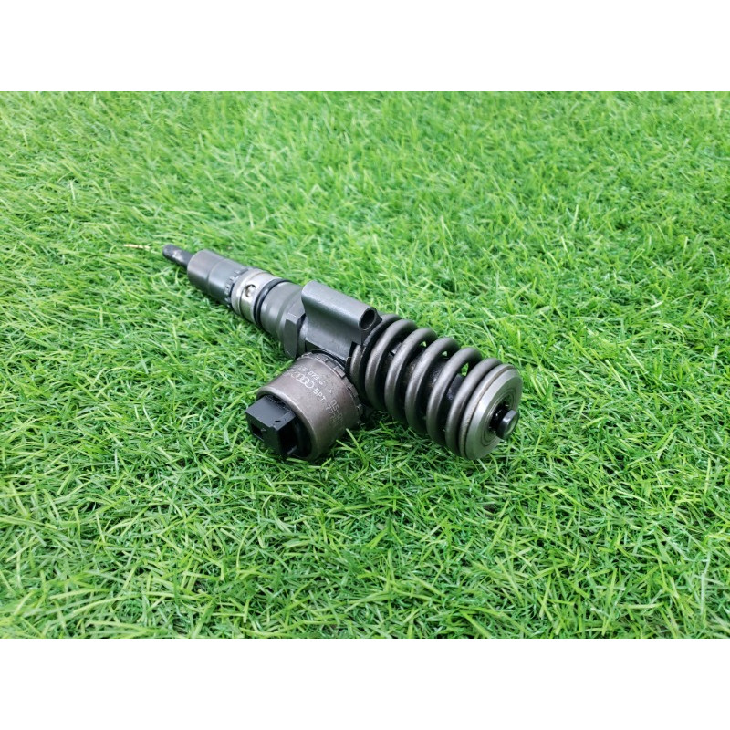 Форсунка топливная (топливная система) Volkswagen Golf 1K 2004 2.0 BKD 03G130073B