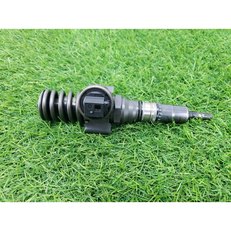 Форсунка топливная (топливная система) Volkswagen Golf 1K 2004 2.0 BKD 03G130073B