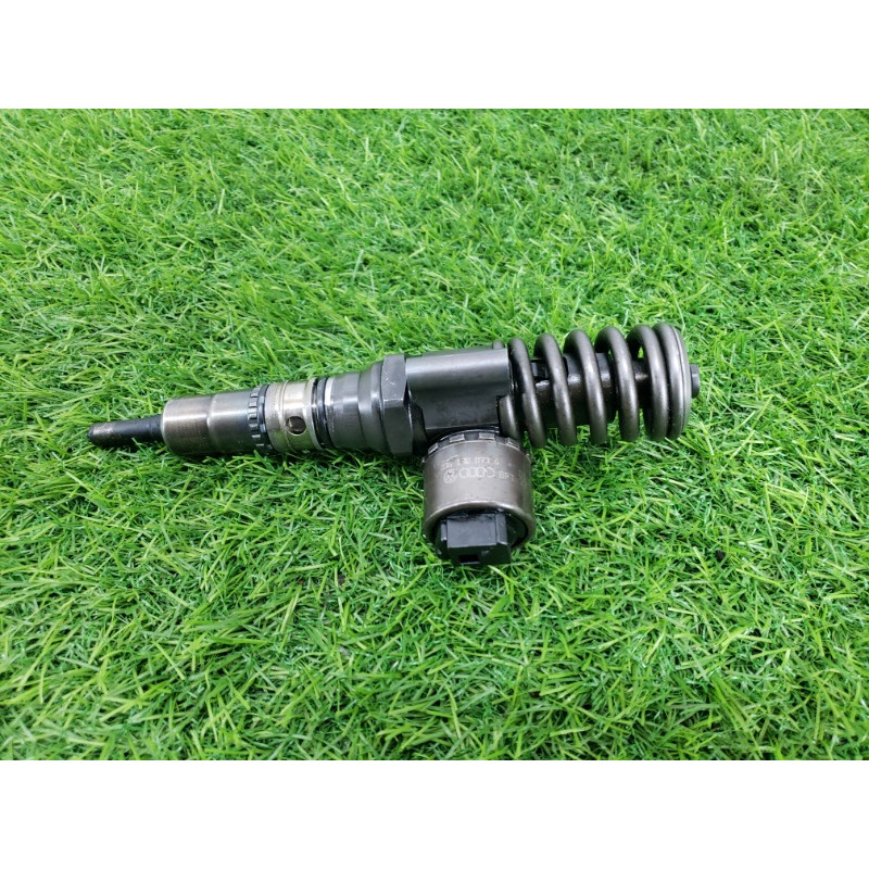 Форсунка топливная (топливная система) Volkswagen Golf 1K 2004 2.0 BKD 03G130073B