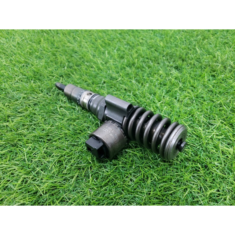 Форсунка топливная (топливная система) Volkswagen Golf 1K 2004 2.0 BKD 03G130073B