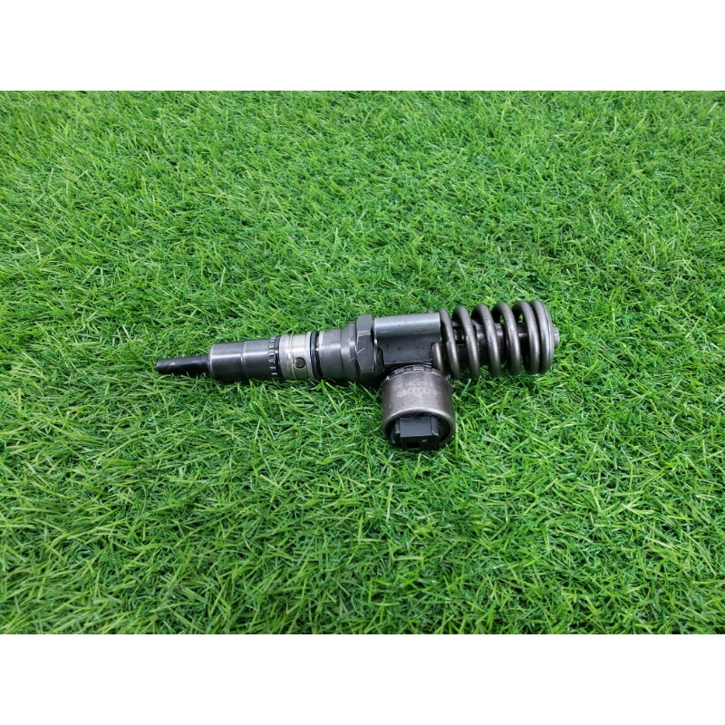 Форсунка топливная (топливная система) Volkswagen Golf 1K 2004 2.0 BKD 03G130073B