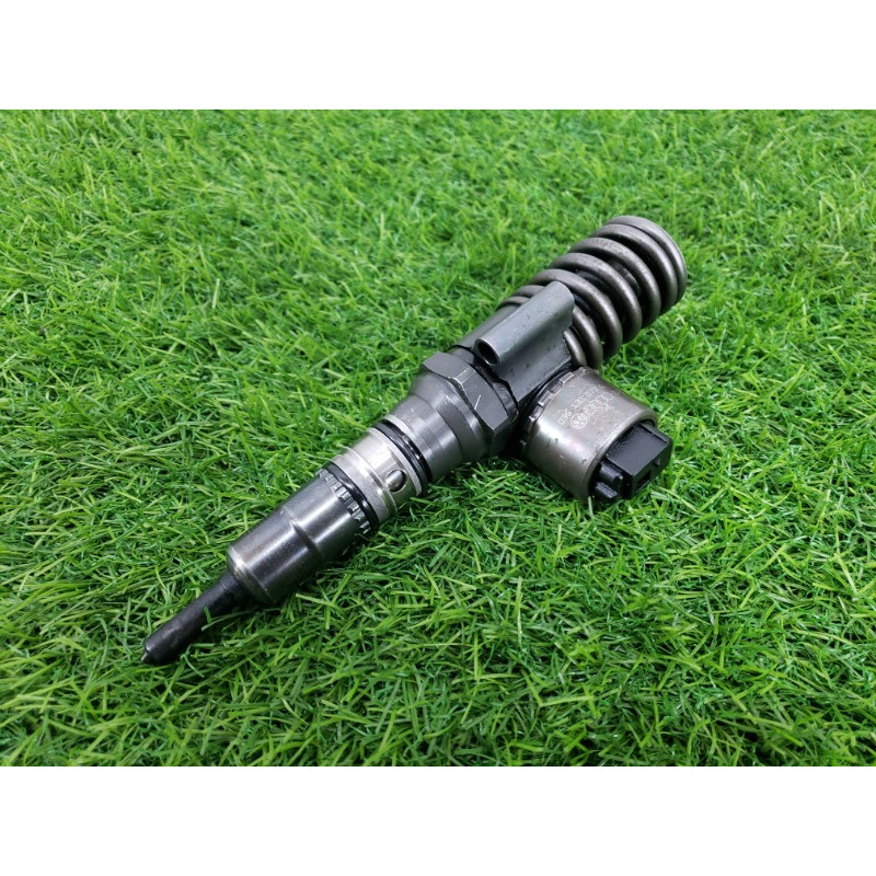 Форсунка топливная (топливная система) Volkswagen Golf 1K 2004 2.0 BKD 03G130073B