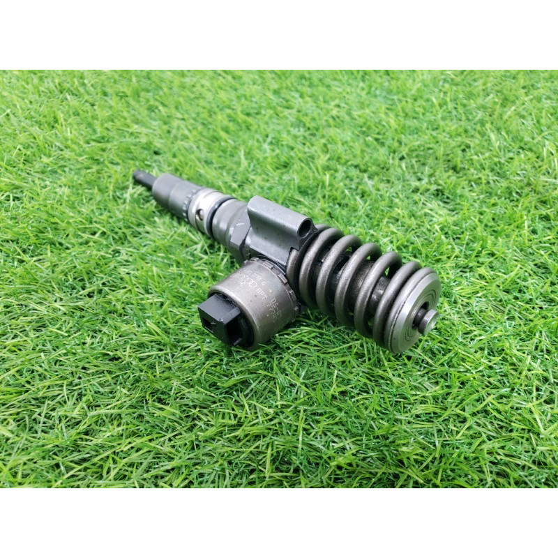 Форсунка топливная (топливная система) Volkswagen Golf 1K 2004 2.0 BKD 03G130073B