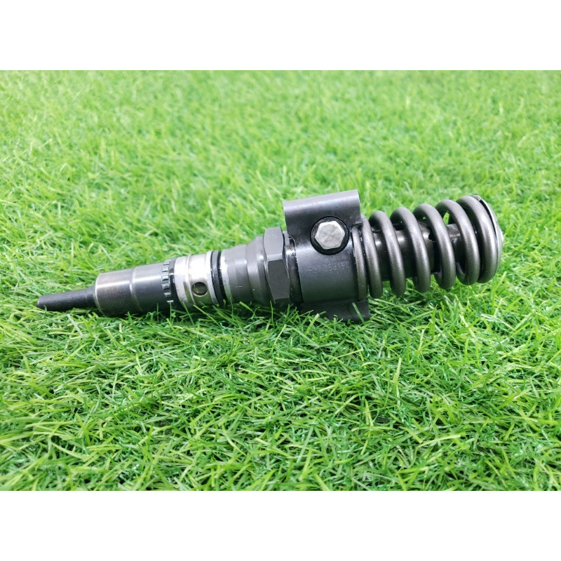 Форсунка топливная (топливная система) Volkswagen Golf 1K 2004 2.0 BKD 03G130073B