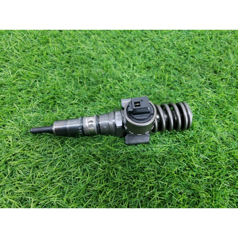 Форсунка топливная (топливная система) Volkswagen Golf 1K 2004 2.0 BKD 03G130073B