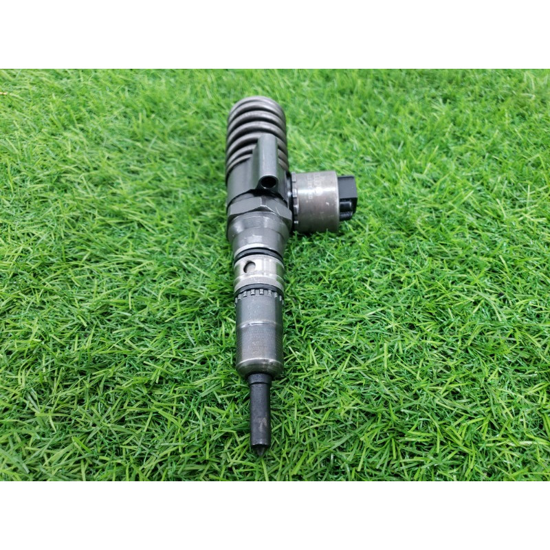 Форсунка топливная (топливная система) Volkswagen Golf 1K 2004 2.0 BKD 03G130073B