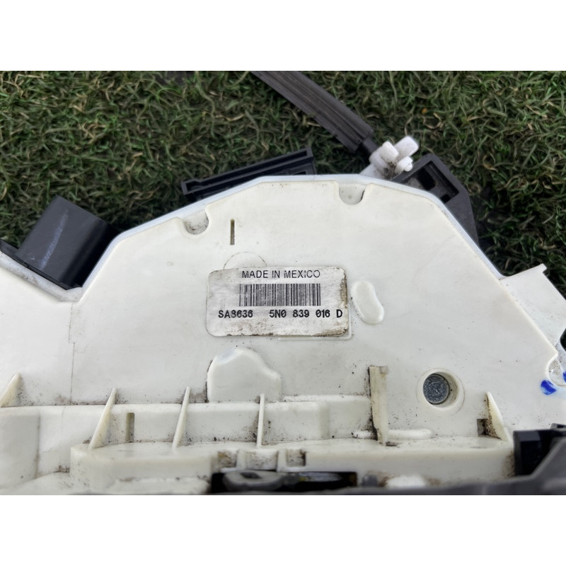 Замок двери (кузов и элементы) Volkswagen Amarok 2H 2012 2.0 5N0839016D